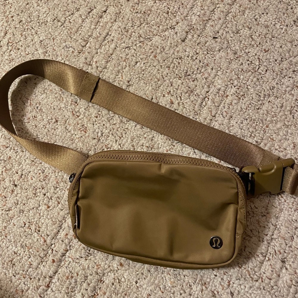 Burnt Caramel Lululemon Everywhere Belt Bag